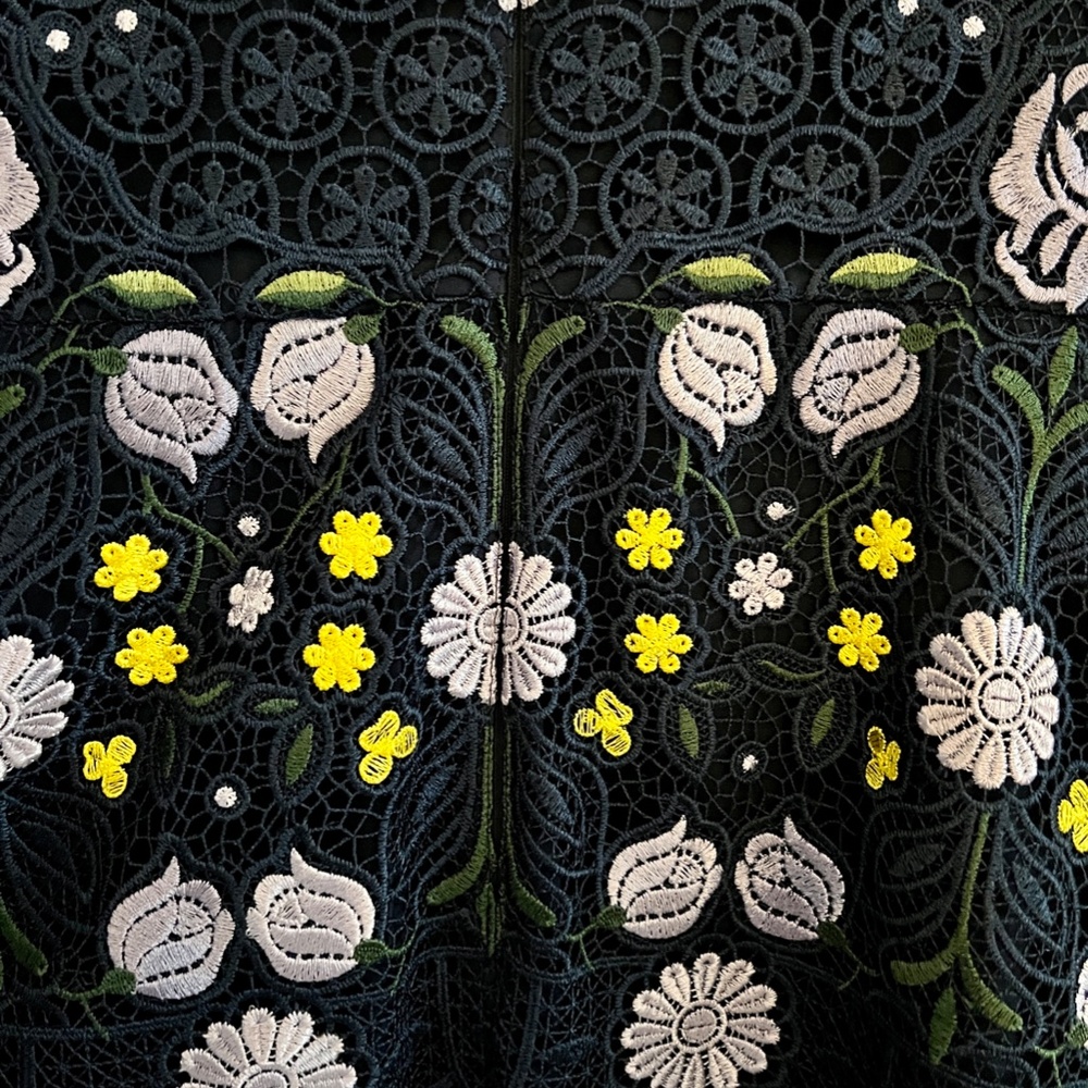 Karen Millen Embroidered Multicolored Laser Cut 3D Mesh Floral Mini Dress Size 6 - Picture 8 of 16